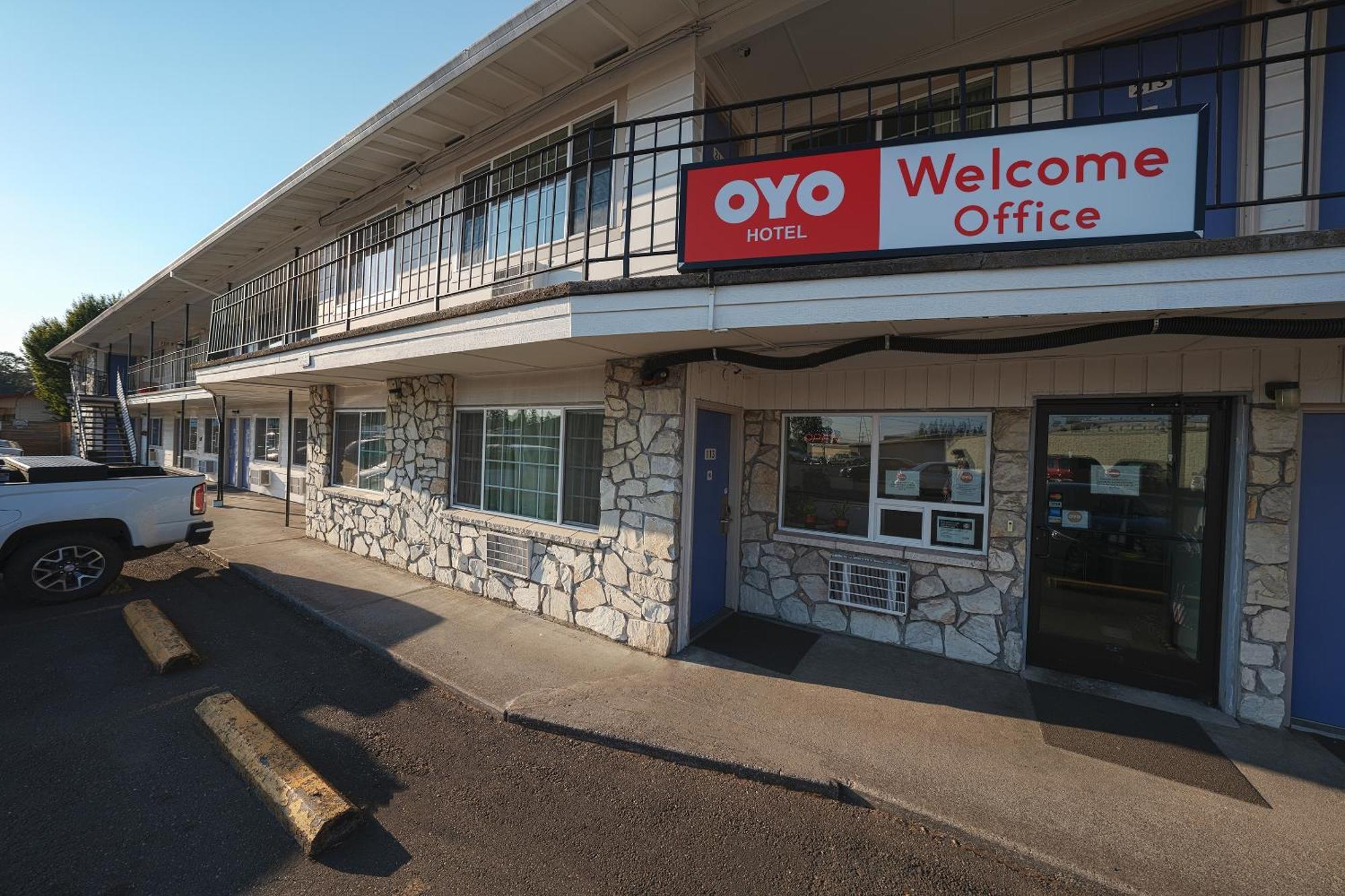 Oyo Hotel St Helens Or Сент-Хеленс Экстерьер фото