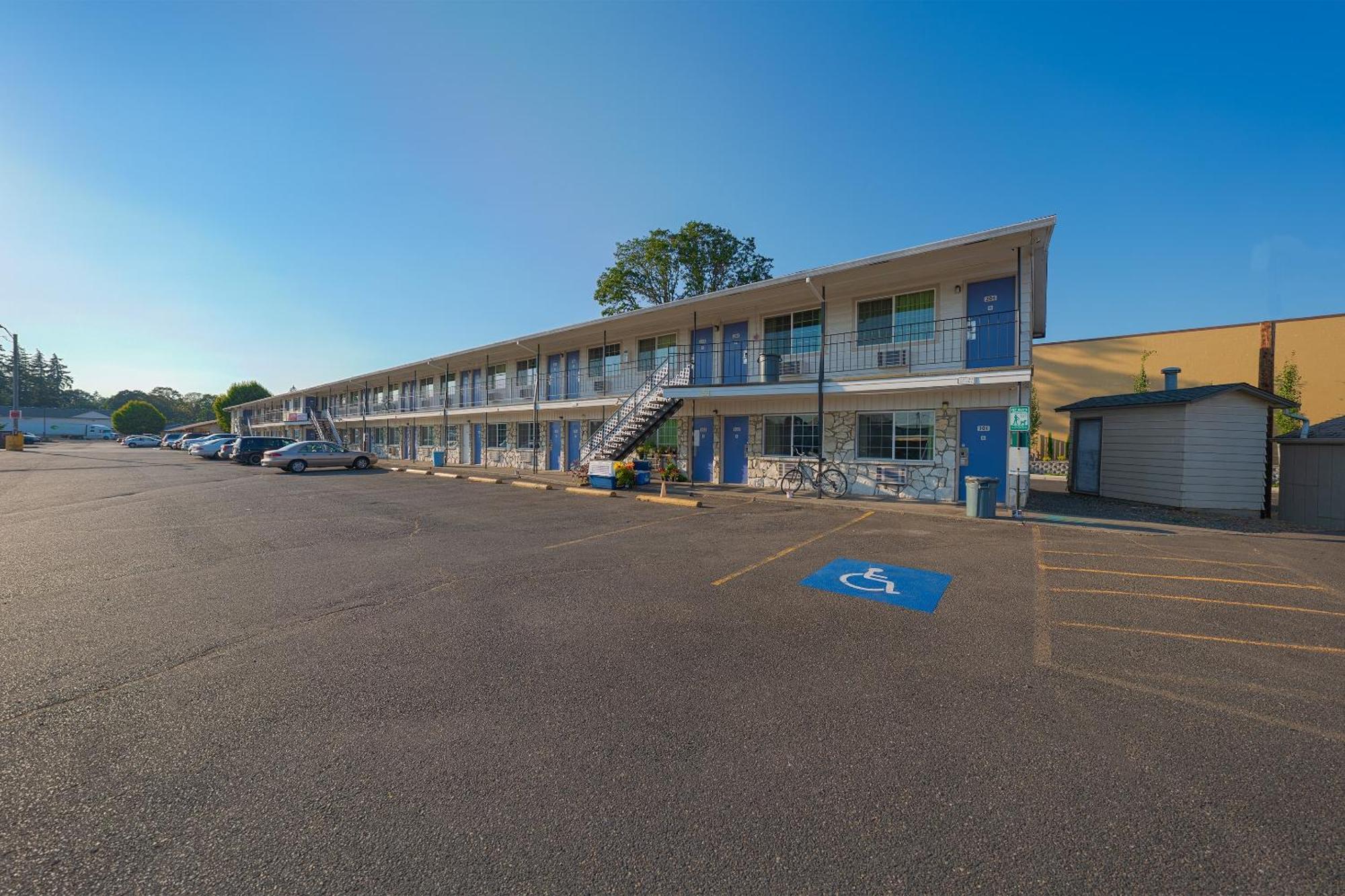 Oyo Hotel St Helens Or Сент-Хеленс Экстерьер фото